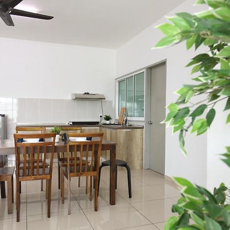 Cozy 3-Bedroom Condo With Pool - سيري كيمبانغان المظهر الخارجي الصورة