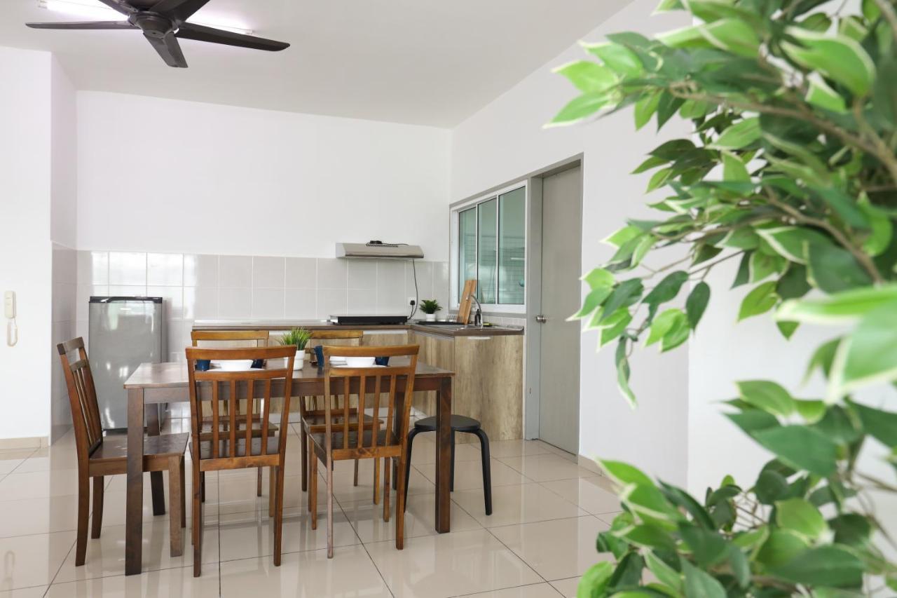 Cozy 3-Bedroom Condo With Pool - سيري كيمبانغان المظهر الخارجي الصورة