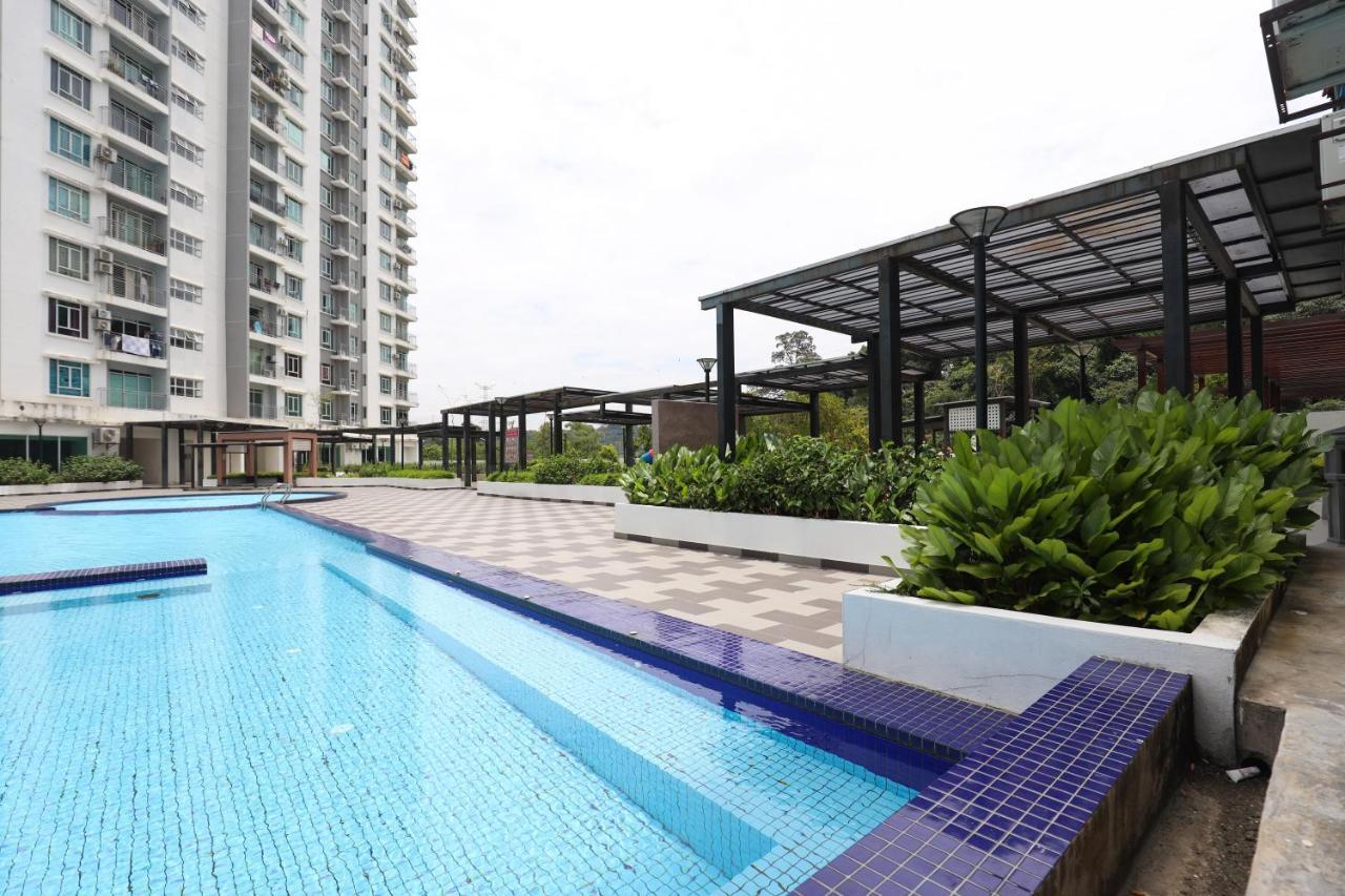 Cozy 3-Bedroom Condo With Pool - سيري كيمبانغان المظهر الخارجي الصورة